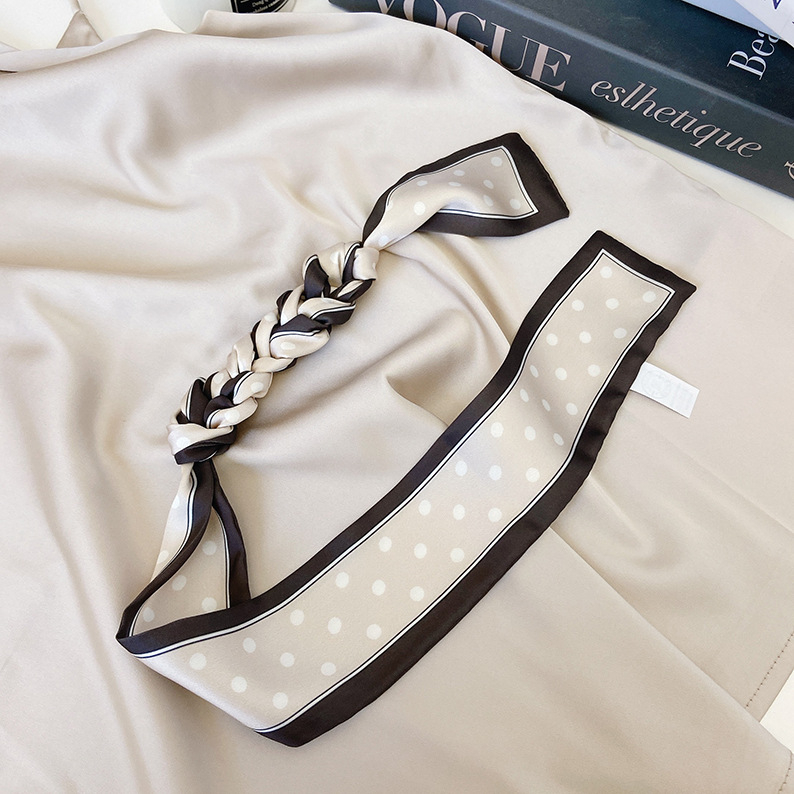 Сатенен шал с точки, тънък лентов стил, ширина 5,5 см, 100% плат, средна дължина