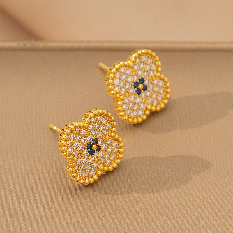 Nyaklánc titánium acél lánccal, medál rézbevonat cirkóniával, négylevelű lóhere alakú virág, valódi arany bevonattal, tömeg 6 g