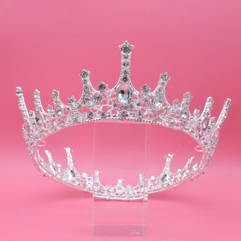 Esküvői barokk korona fejfedő — ötvözet, fehér kristályok, korona forma, női stílus