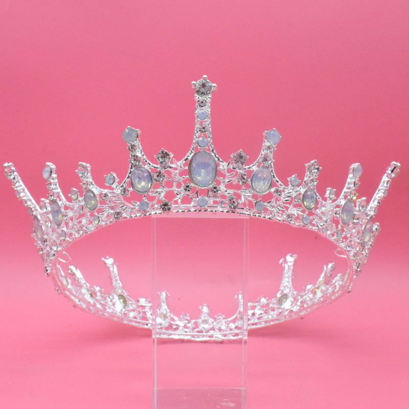 Esküvői barokk korona fejfedő — ötvözet, fehér kristályok, korona forma, női stílus