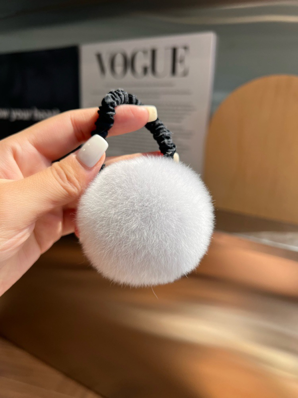 Аксесоар за коса с пухено топче от истински Rex заек — ръчна изработка, еластична лента, стил Inst