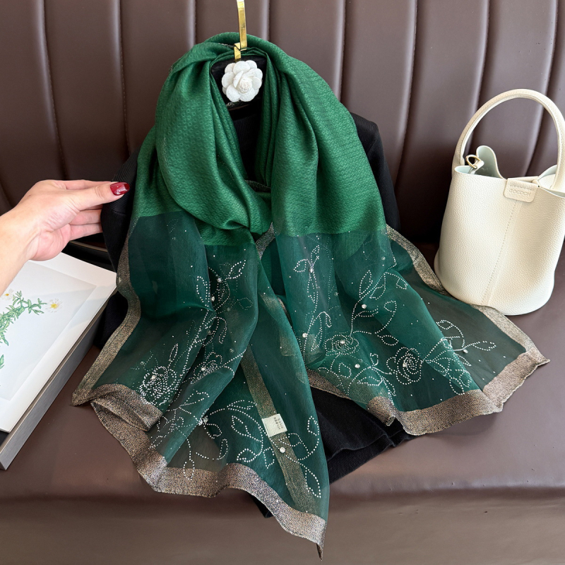 Női fejkendő szintetikus selyemből, kristályokkal és gyöngyökkel díszített, vékony, napsugárvédő funkcióval, eredeti dizájn