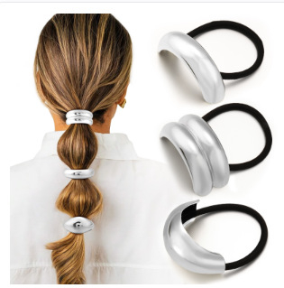 Hajkiegészítő: fémötvözet hajgumikészlet gothikus geometriai kör formákkal, magas rugalmasság; Anyag: ötvözet; Feldolgozás: elektroplakolás; Bevonat: cinkötvözet; Év/Szezon: Tavasz 2025