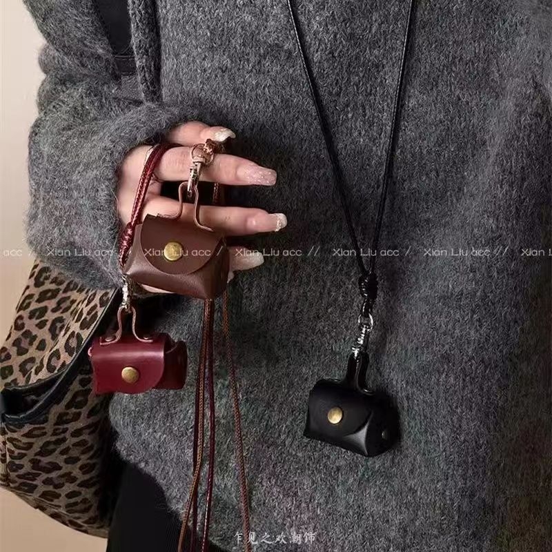 Nyaklánc U-alakú medállal és O-alakú lánccal, ötvözetből, elektroplatírozás, 2024 ősz kiadás