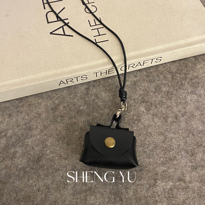 Nyaklánc U-alakú medállal és O-alakú lánccal, ötvözetből, elektroplatírozás, 2024 ősz kiadás