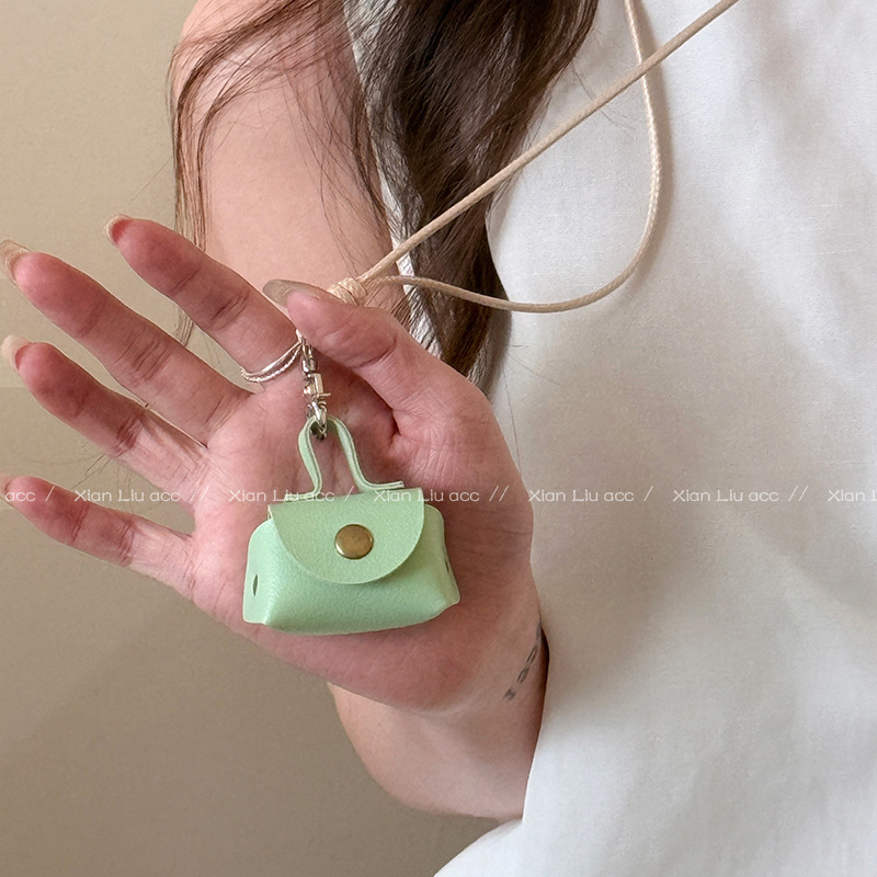 Nyaklánc U-alakú medállal és O-alakú lánccal, ötvözetből, elektroplatírozás, 2024 ősz kiadás