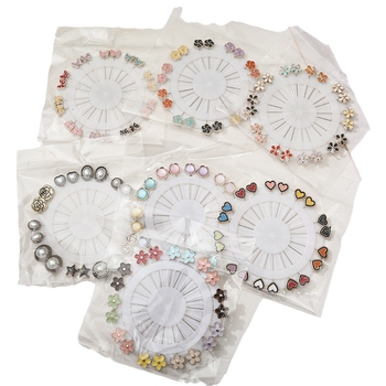 Broš, srcolikog oblika, dijamantima ukrašena, legura, Meiyun, originalni dizajn