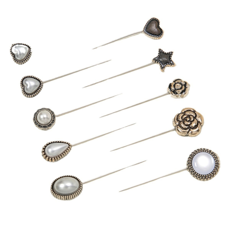 Broš, srcolikog oblika, dijamantima ukrašena, legura, Meiyun, originalni dizajn