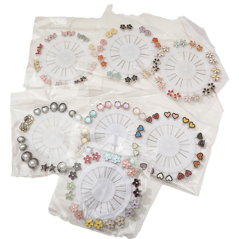 Broš, srcolikog oblika, dijamantima ukrašena, legura, Meiyun, originalni dizajn