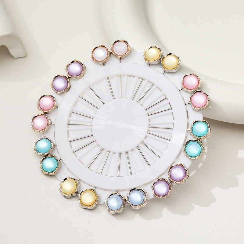 Broš, srcolikog oblika, dijamantima ukrašena, legura, Meiyun, originalni dizajn