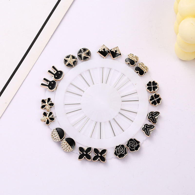 Broš, srcolikog oblika, dijamantima ukrašena, legura, Meiyun, originalni dizajn