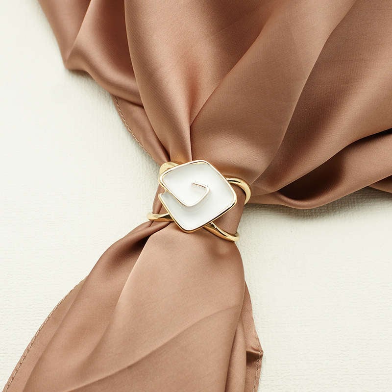 Šalles sprādze no zīda – tukša ģeometriska dubultā caurule, sakausējums, Japānas-Korejas stils, diamantmozaīka, elektroplatinga apdare, unisex