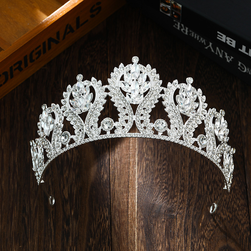 Barokna vjenčana tiara – legura, elektroplatiranje, ručno postavljeni dijamanti, kristalne mogućnosti, prilagodljivo (proljeće 2025)