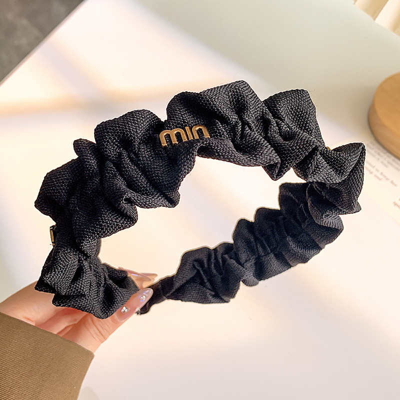 Moters galvos juosta — plisuotas audinys, rankų darbas, platus kraštas, lengvas prabangos stilius, vasara 2024