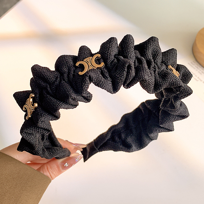 Moters galvos juosta — plisuotas audinys, rankų darbas, platus kraštas, lengvas prabangos stilius, vasara 2024