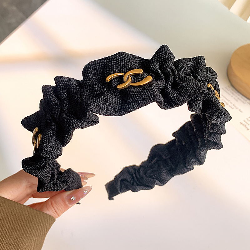 Moters galvos juosta — plisuotas audinys, rankų darbas, platus kraštas, lengvas prabangos stilius, vasara 2024