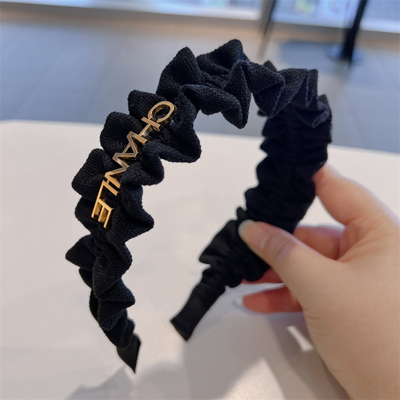 Moters galvos juosta — plisuotas audinys, rankų darbas, platus kraštas, lengvas prabangos stilius, vasara 2024