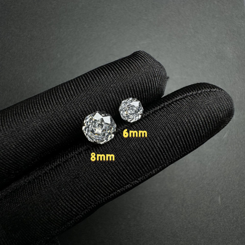 G23 titániumötvözetű geometriai formájú fülbevaló cirkón díszítéssel, titan fülpálcával