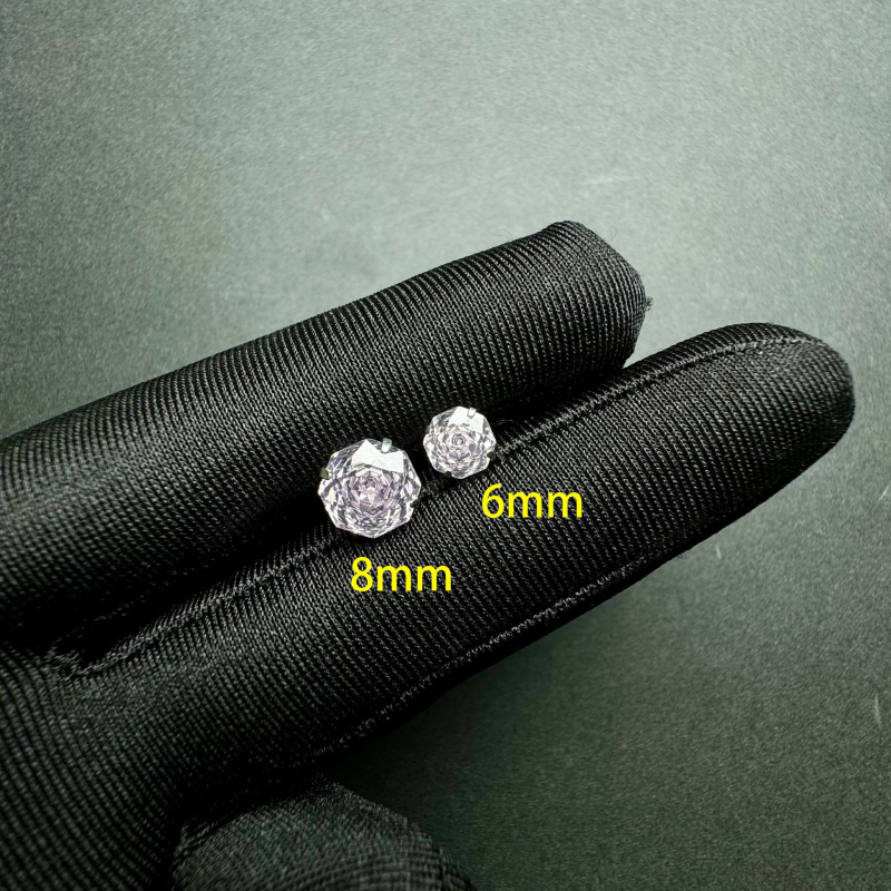 G23 titániumötvözetű geometriai formájú fülbevaló cirkón díszítéssel, titan fülpálcával