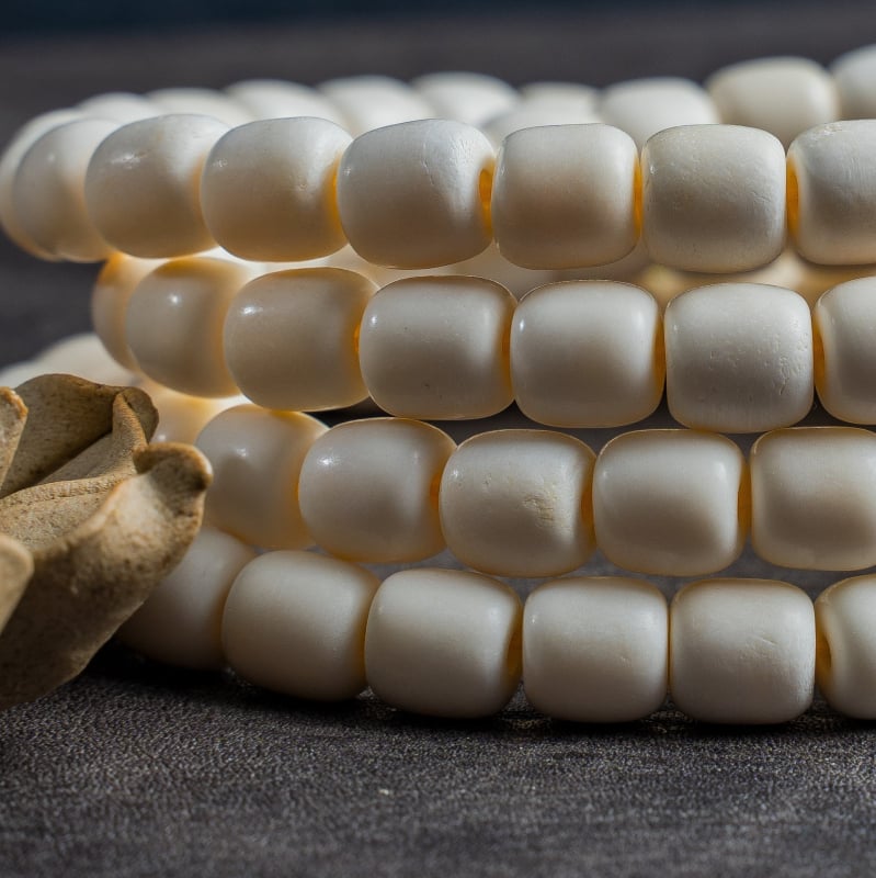 Tevecsont gyöngyökből készült karkötő, etnikus stílusú, uniszex, geometriai gravírozás, 108 gyöngy