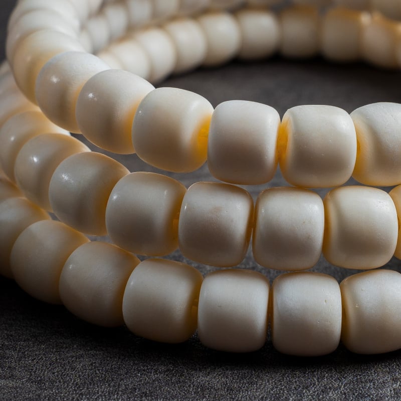 Tevecsont gyöngyökből készült karkötő, etnikus stílusú, uniszex, geometriai gravírozás, 108 gyöngy