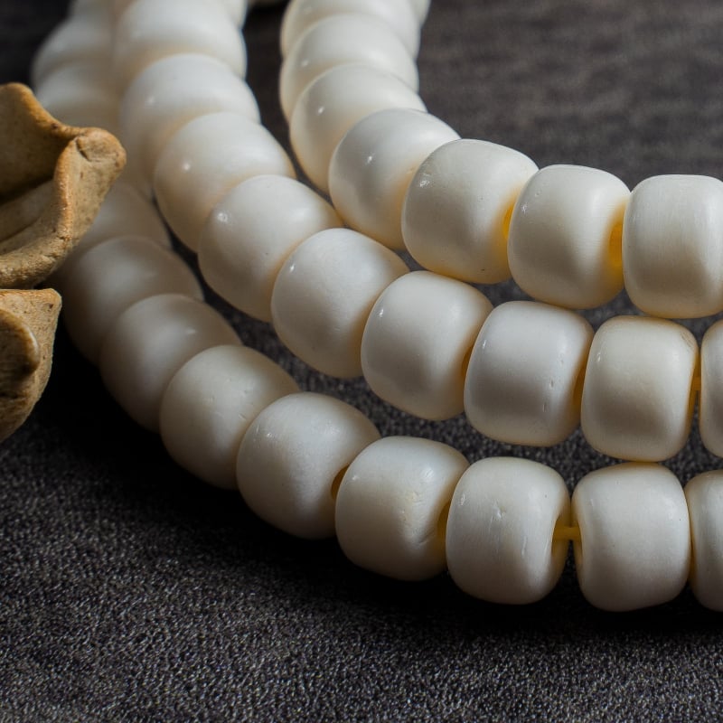 Tevecsont gyöngyökből készült karkötő, etnikus stílusú, uniszex, geometriai gravírozás, 108 gyöngy