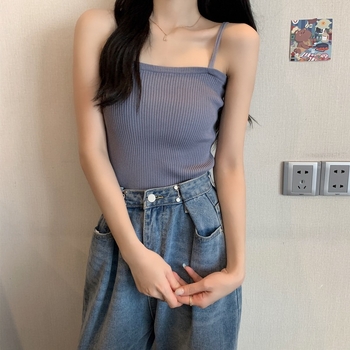 Sieviešu adīta topa ar siksniņām – slaids siluets, īss garums, vienkrāsains raksts, stingras plecu siksnas