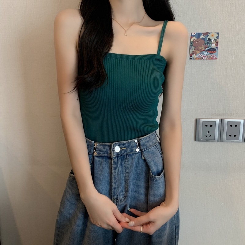 Sieviešu adīta topa ar siksniņām – slaids siluets, īss garums, vienkrāsains raksts, stingras plecu siksnas