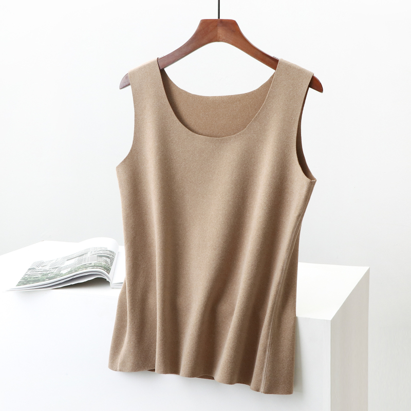 Bešuvju sievietes bāzes slānis ar flisa odere – slaigs piegriezums, De Velvet audums, 80–90% akrils, rudens–ziemas 2025