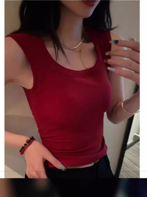 Sieviešu viskozes top bez piedurknēm ar iekšējiem krūšu spilveniem un fiksētiem kausiem, neizņemami pleci, piemērots iekšējai un ārējai valkāšanai, augsta elastība, pavasaris 2024