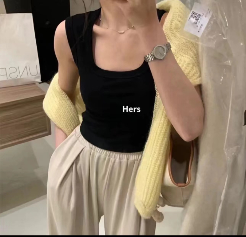 Sieviešu viskozes top bez piedurknēm ar iekšējiem krūšu spilveniem un fiksētiem kausiem, neizņemami pleci, piemērots iekšējai un ārējai valkāšanai, augsta elastība, pavasaris 2024