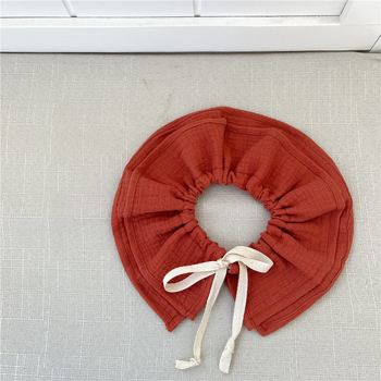 Csecsemő bavetta – 95% pamutból, 360° védelem a hányás ellen, állítható kötő, nedvszívó