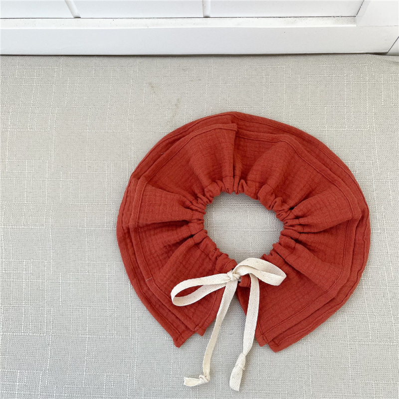 Csecsemő bavetta – 95% pamutból, 360° védelem a hányás ellen, állítható kötő, nedvszívó