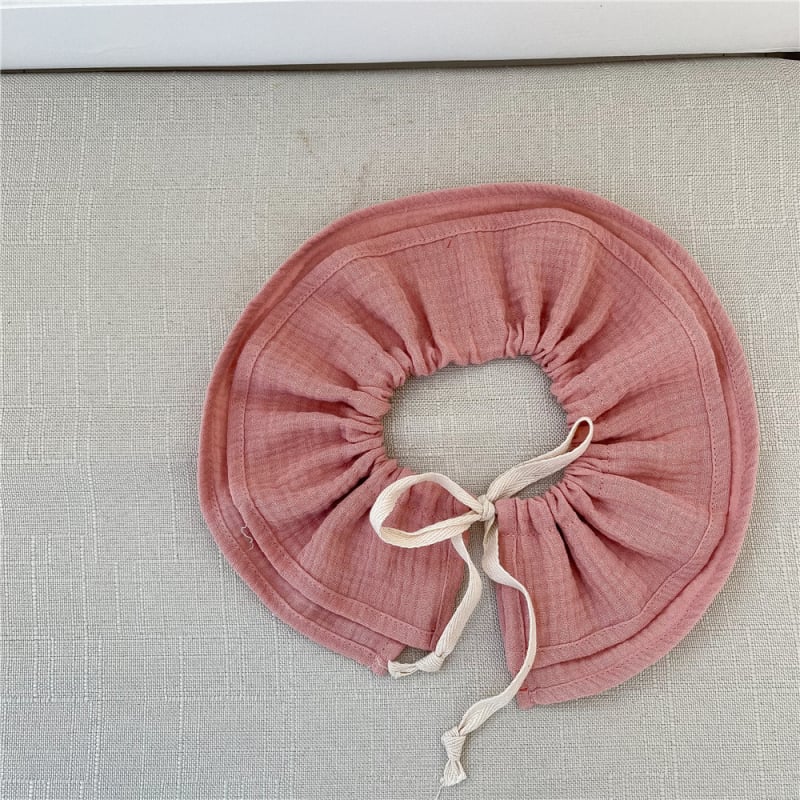 Csecsemő bavetta – 95% pamutból, 360° védelem a hányás ellen, állítható kötő, nedvszívó