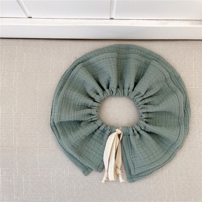 Csecsemő bavetta – 95% pamutból, 360° védelem a hányás ellen, állítható kötő, nedvszívó