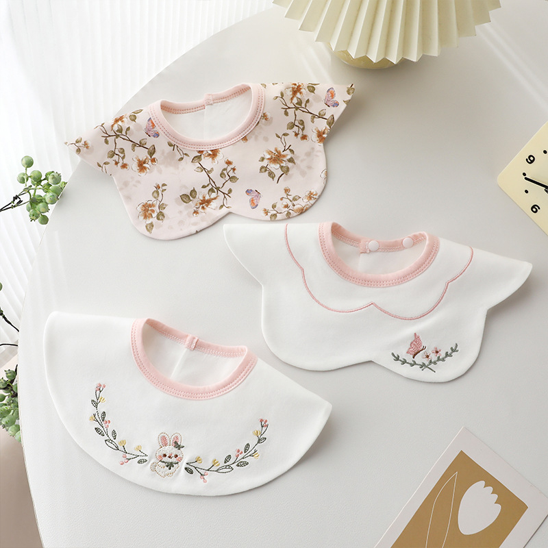 Baba vízálló etetőkendő forgatható dizájnnal, több mint 95% pamut, koreai stílusú karikatás mintával, 0–3 éveseknek