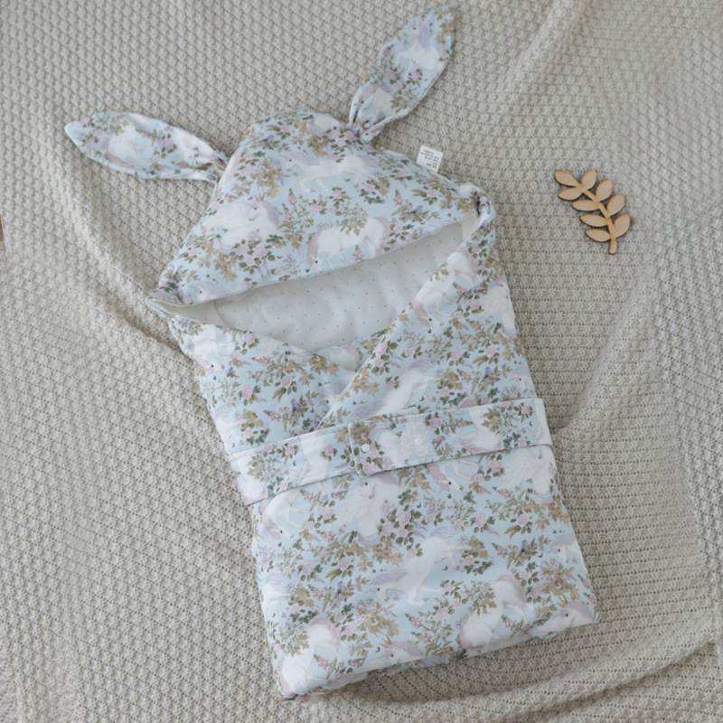 Zīdaiņu kokvilnas sedziņa – karikatūras raksts, pildījums: cits, piemērota pavasarim, rudenim un ziemai, vecums: zīdaiņi