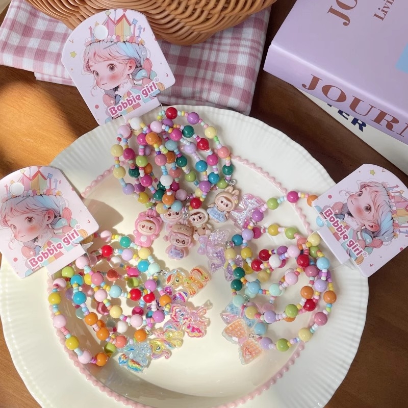 Brățară pentru copii - din plastic/ rășină, stil desen animat, seria Prințese, realizată manual, personalizabilă, pentru copii 3–10 ani.