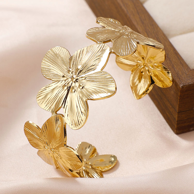 Atvērta regulējama rokassprādze no titāna tērauda, hidrauliski presēta virsma, svars 26 g, personīgs stils, rokassprādze kā aksesuārs