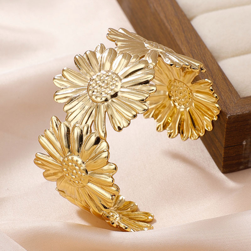 Atvērta regulējama rokassprādze no titāna tērauda, hidrauliski presēta virsma, svars 26 g, personīgs stils, rokassprādze kā aksesuārs