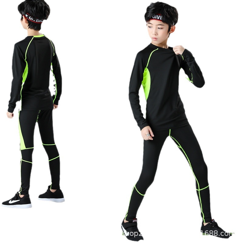 Bērnu universālais komandu treniņu komplekts – universāls, saspringts piegriezums, ātri žūst milk silk audums, 95% hlorēta šķiedra, 5% poliesters odere, vienkrāsains, piemērots skrējējiem, basketbolam un futbolam