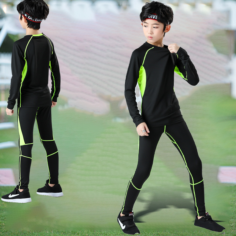 Bērnu universālais komandu treniņu komplekts – universāls, saspringts piegriezums, ātri žūst milk silk audums, 95% hlorēta šķiedra, 5% poliesters odere, vienkrāsains, piemērots skrējējiem, basketbolam un futbolam