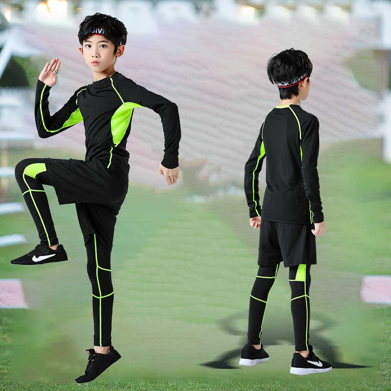 Bērnu universālais komandu treniņu komplekts – universāls, saspringts piegriezums, ātri žūst milk silk audums, 95% hlorēta šķiedra, 5% poliesters odere, vienkrāsains, piemērots skrējējiem, basketbolam un futbolam