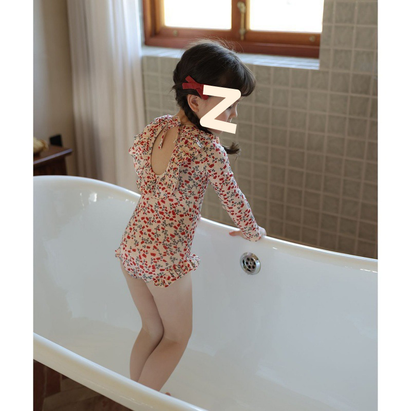 Mergaitėms: atviros nugaros viengabalis maudymosi kostiumėlis, karikatūrų raštas, amžius 0-8 metų, audinys: nailonas su elastanu