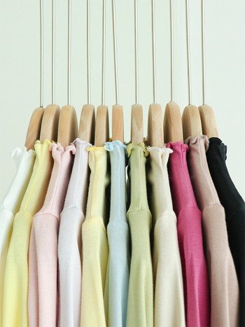 Bērnu T-krekls no modalā materiāla ar mežģīni pie augšējā apkakles, garas piedurknes, mitruma vadīšana, 3–8 gadiem.