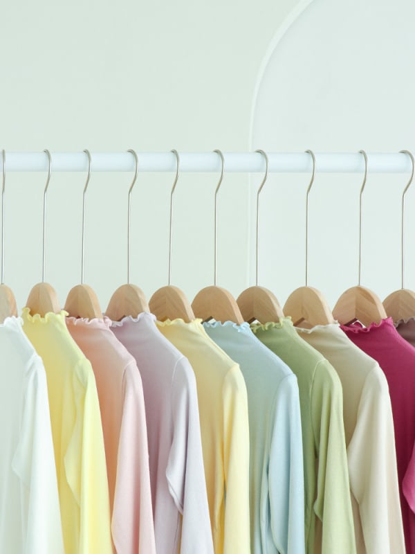 Bērnu T-krekls no modalā materiāla ar mežģīni pie augšējā apkakles, garas piedurknes, mitruma vadīšana, 3–8 gadiem.