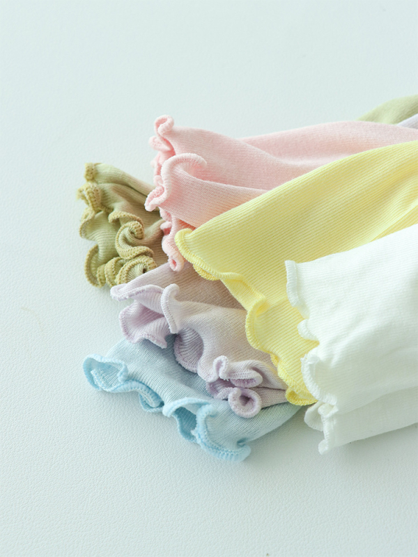 Bērnu T-krekls no modalā materiāla ar mežģīni pie augšējā apkakles, garas piedurknes, mitruma vadīšana, 3–8 gadiem.