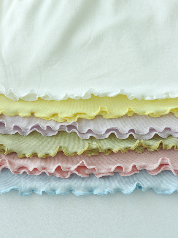 Bērnu T-krekls no modalā materiāla ar mežģīni pie augšējā apkakles, garas piedurknes, mitruma vadīšana, 3–8 gadiem.