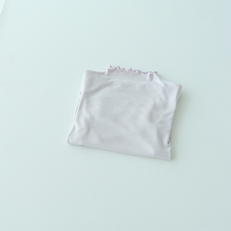 Bērnu T-krekls no modalā materiāla ar mežģīni pie augšējā apkakles, garas piedurknes, mitruma vadīšana, 3–8 gadiem.