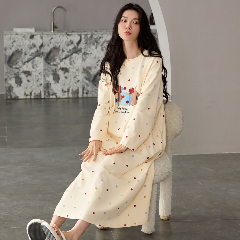 Noćna haljina od elastičnog pamuka, pull-over stil, dugi rukavi, srednje duljine suknja